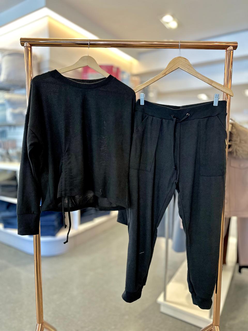 CONJUNTO FEMININO EM MALHA 