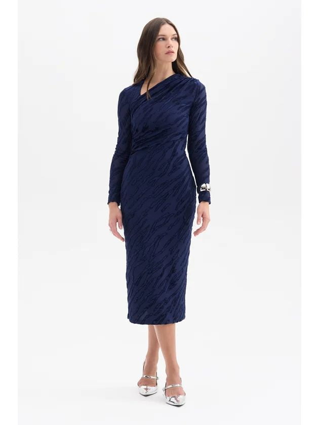 VESTIDO MIDI COM MANGA E BRILHO