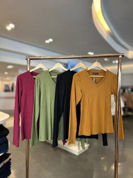 BLUSA CANELADA GOLA V