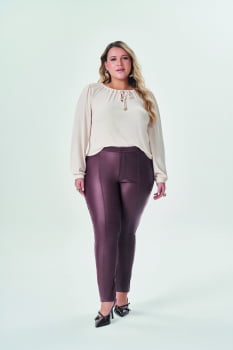 CALÇA PLUS SIZE EM COURINO - 2 CORES